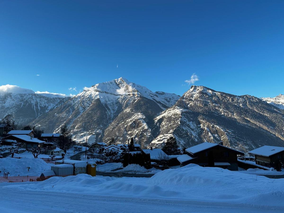 Chambres D'Hotes Les Louettes A Sapinhaut Canton Du Valais Saxon Luaran gambar
